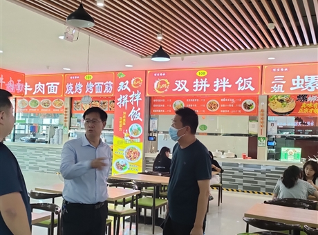 副校長深入食堂檢查指導(dǎo)，護(hù)航新生就餐“第一餐”